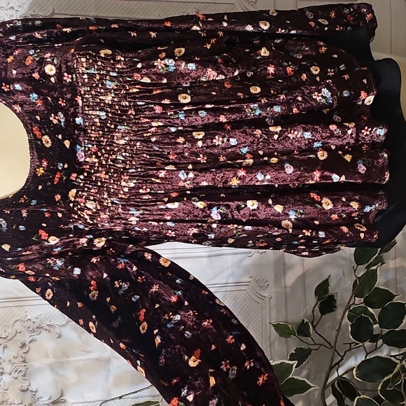 Anthropologie NWT Seen Worn Kept Floral Velvet Wine Peasant Top Medium - Picture 3 of 10